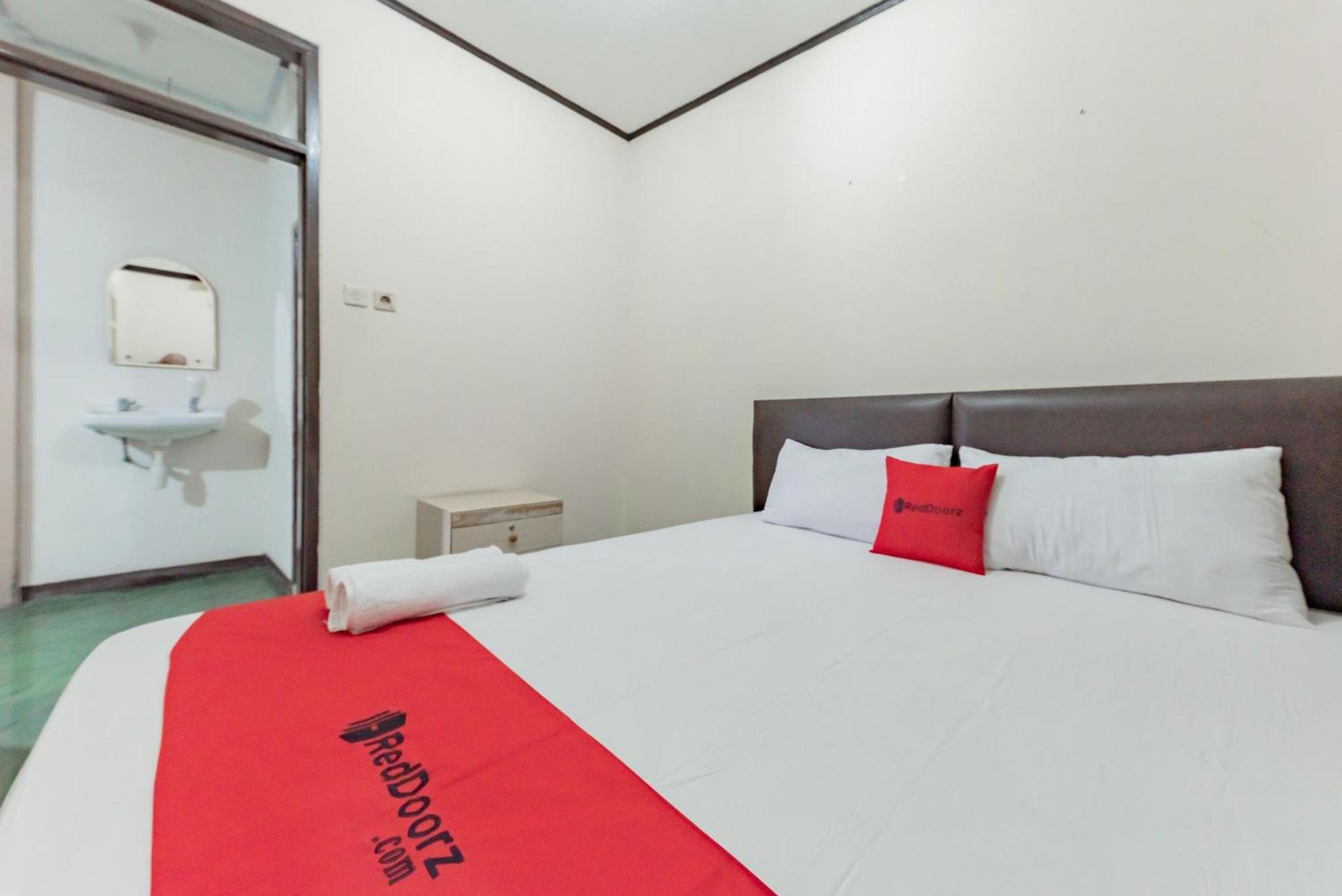 Reddoorz Near Cikole Lembang Hotel Exterior photo