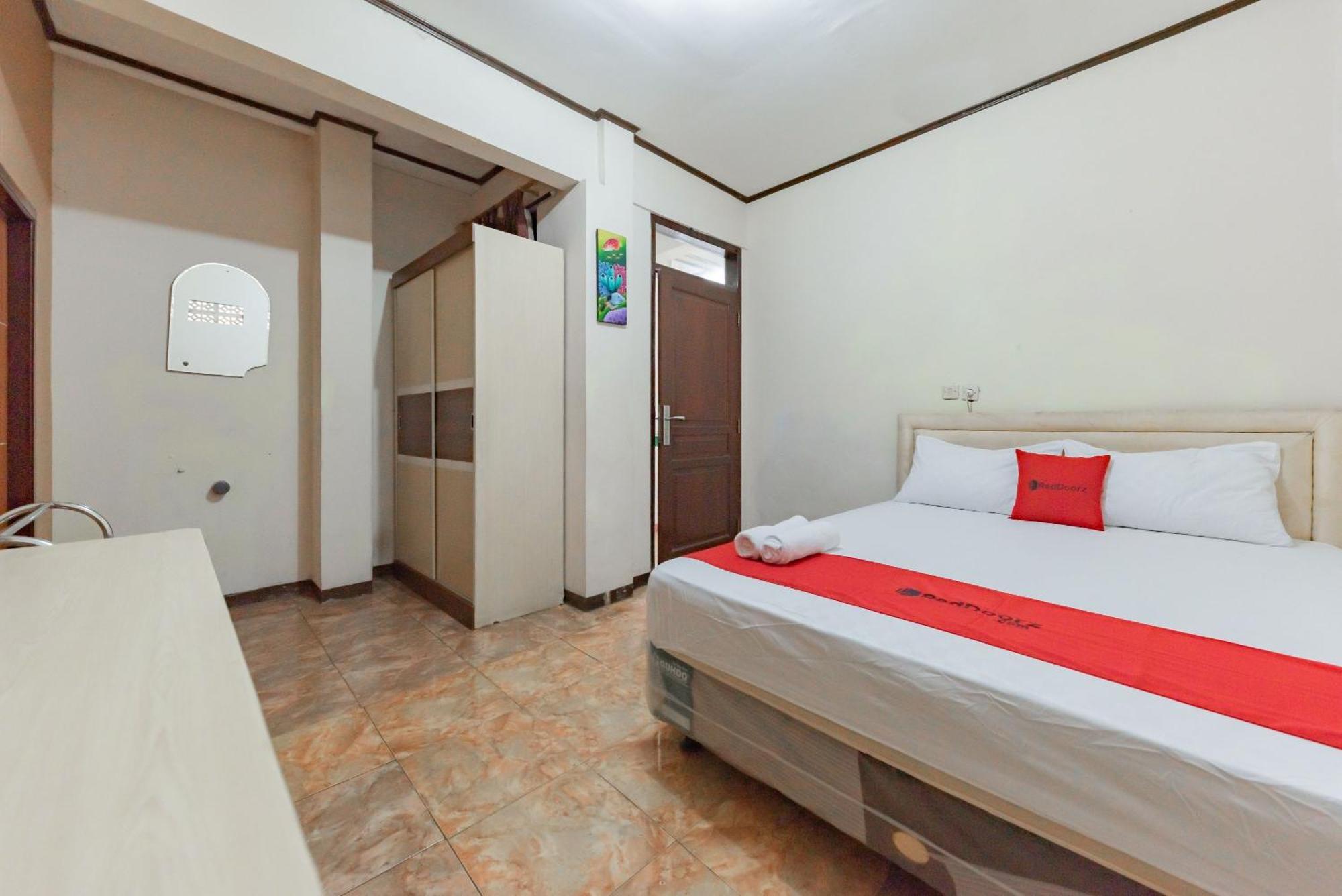 Reddoorz Near Cikole Lembang Hotel Exterior photo