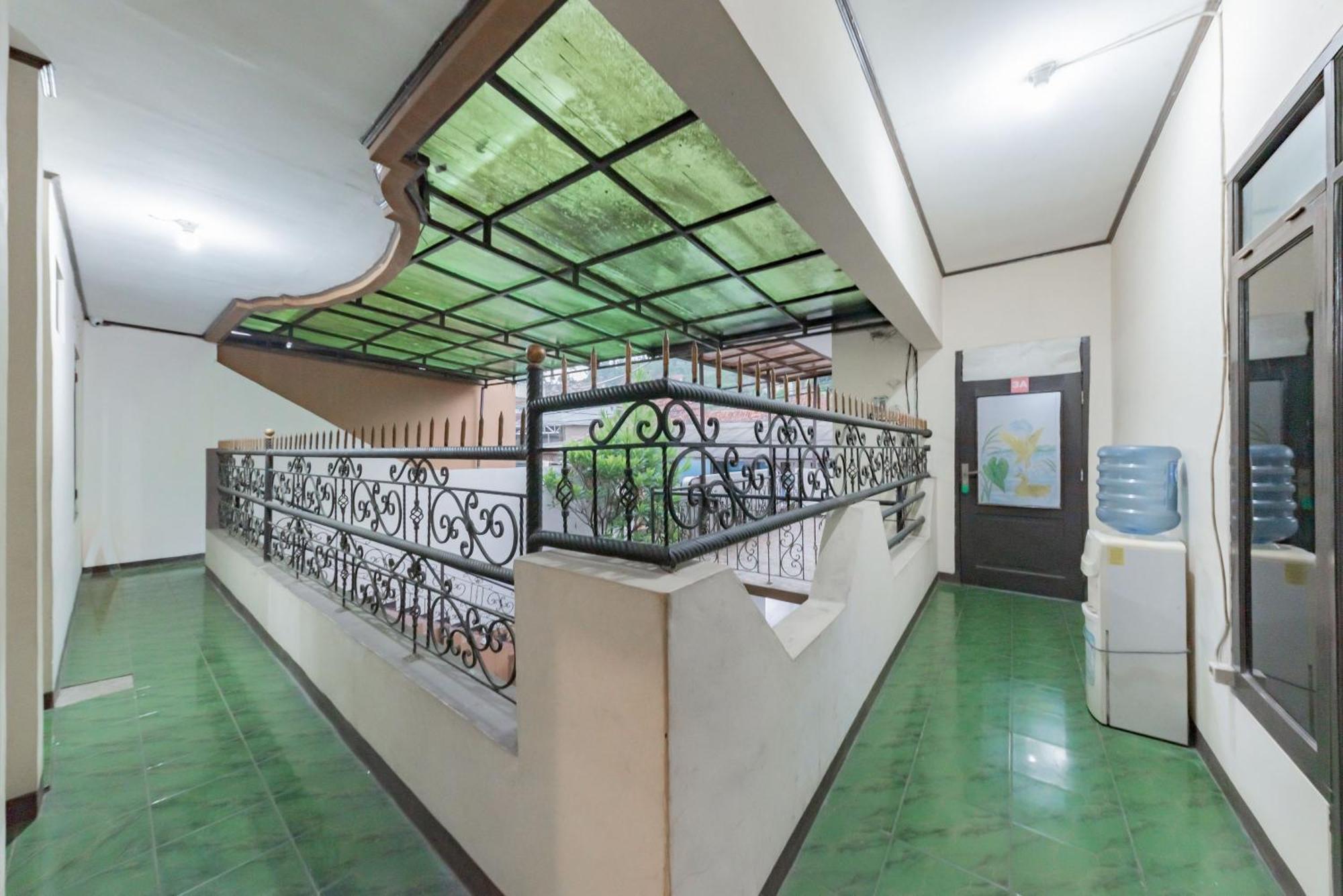 Reddoorz Near Cikole Lembang Hotel Exterior photo
