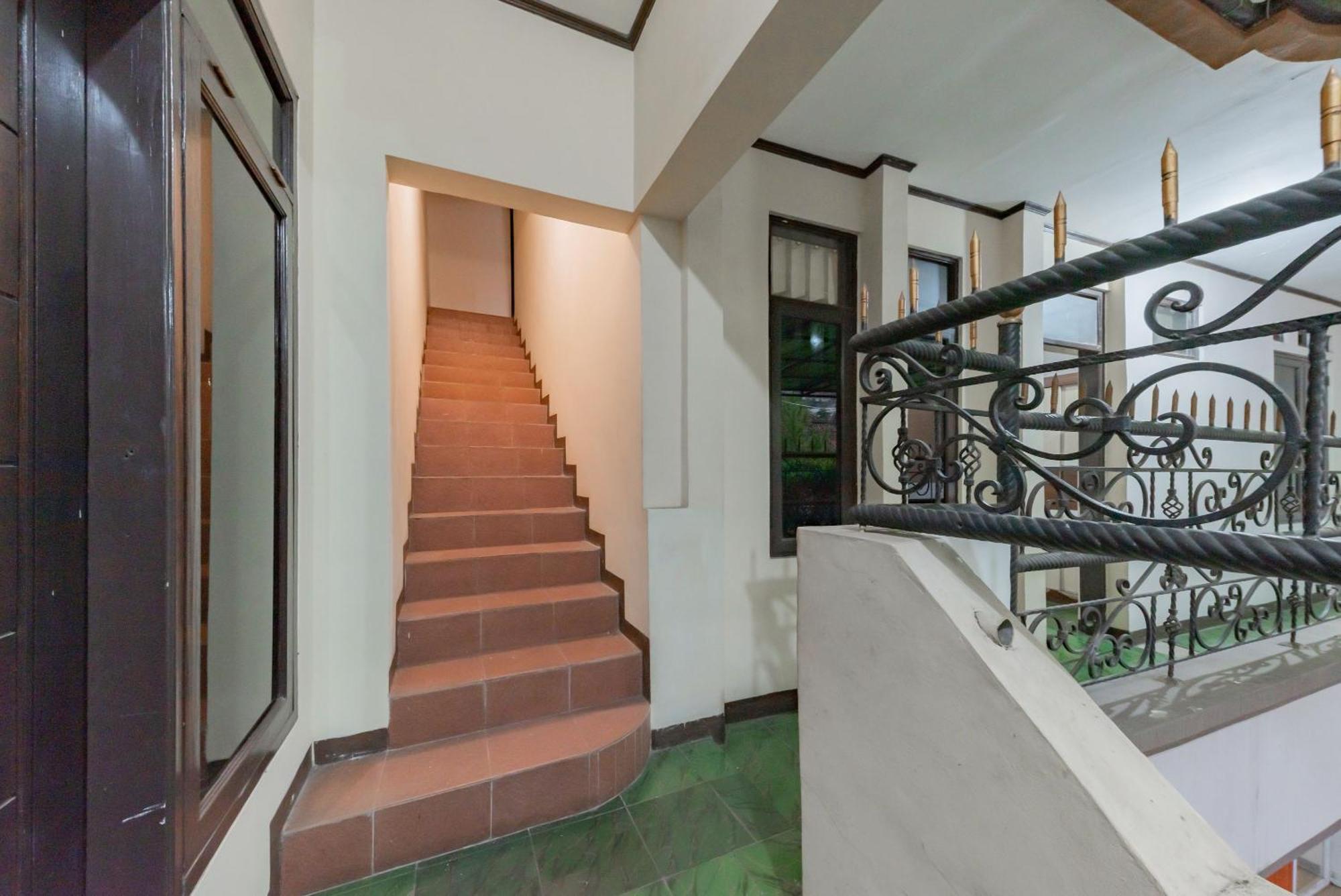 Reddoorz Near Cikole Lembang Hotel Exterior photo