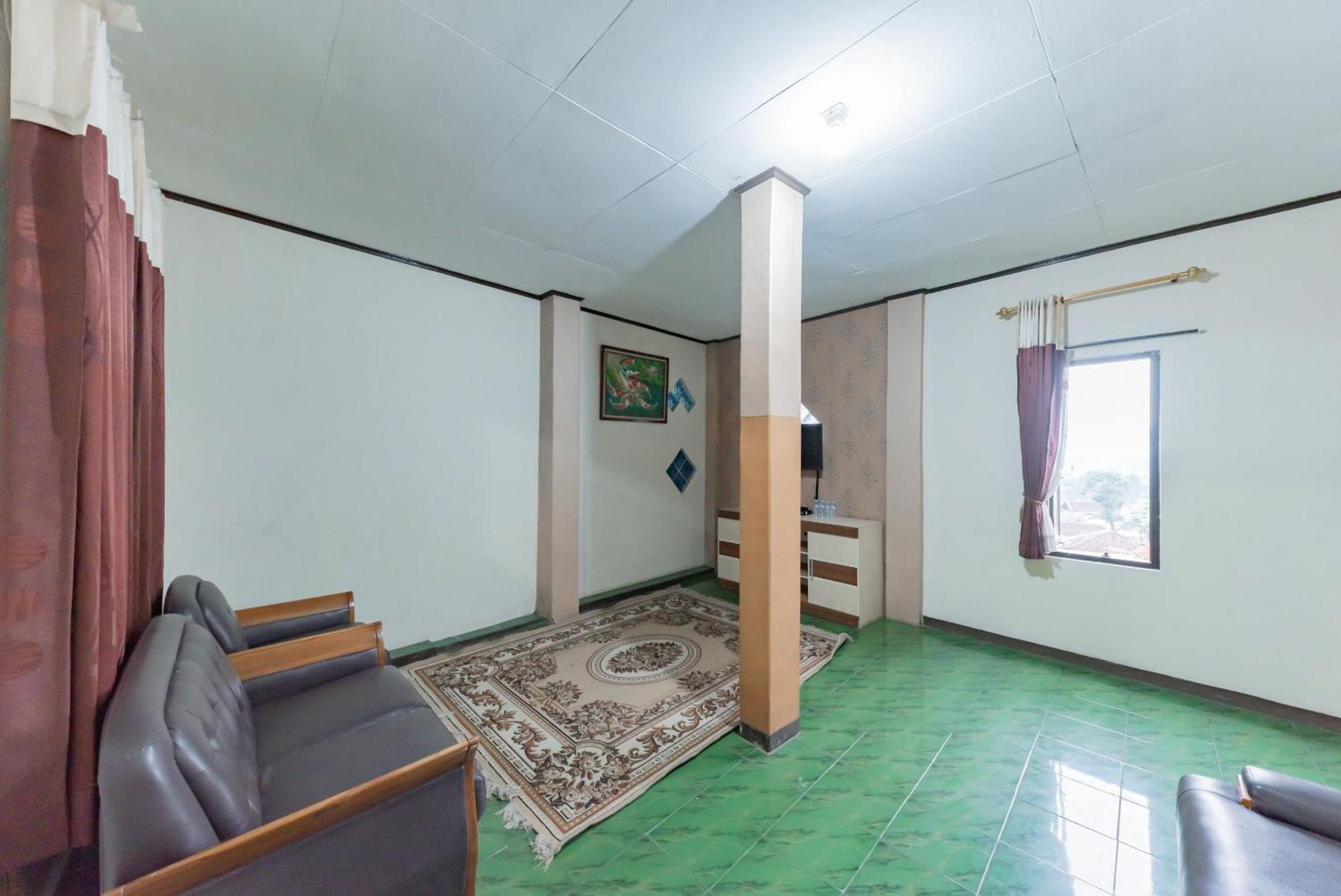 Reddoorz Near Cikole Lembang Hotel Exterior photo