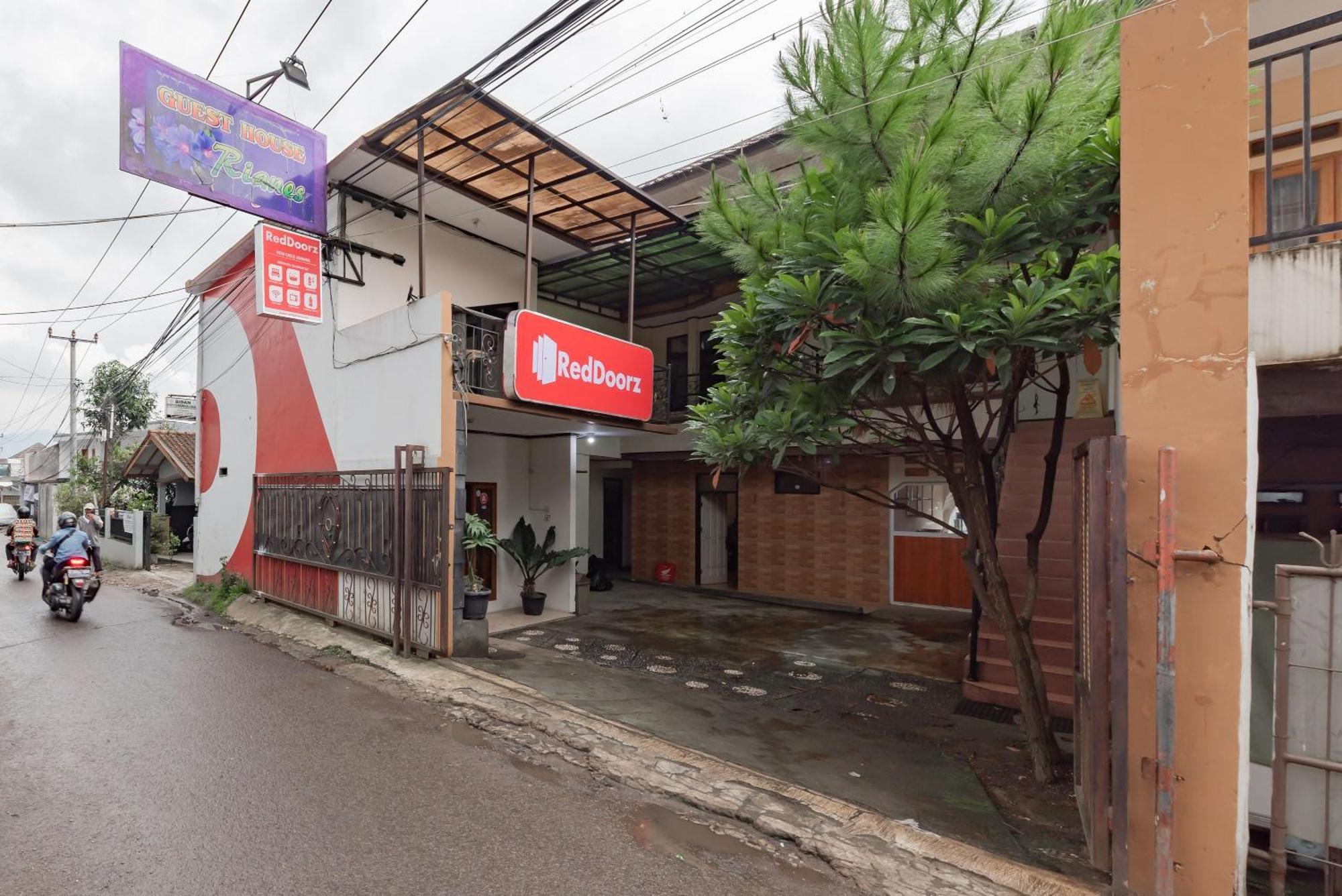 Reddoorz Near Cikole Lembang Hotel Exterior photo