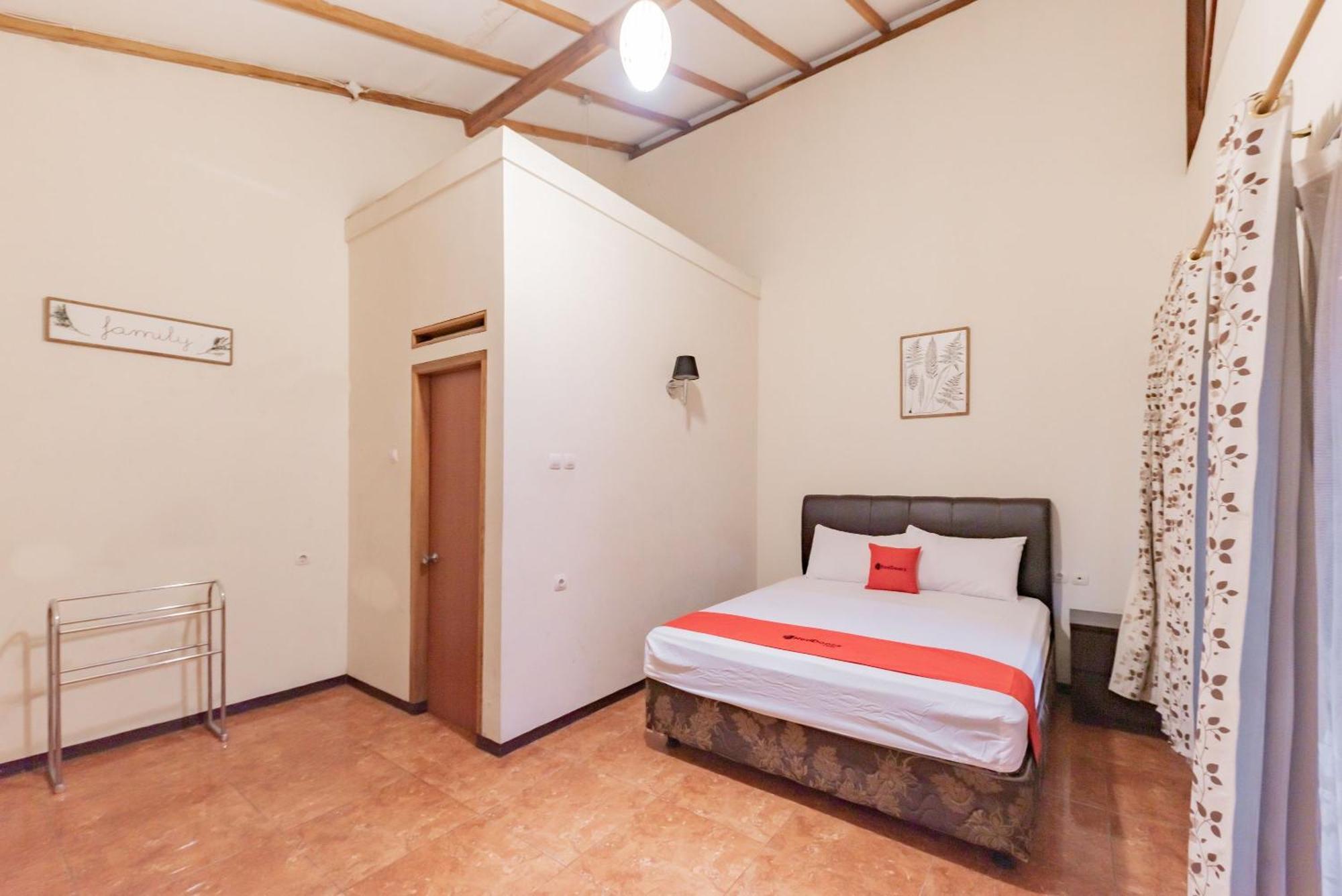 Reddoorz Near Cikole Lembang Hotel Exterior photo