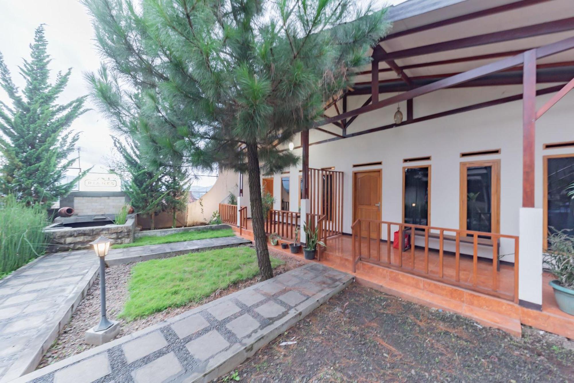 Reddoorz Near Cikole Lembang Hotel Exterior photo