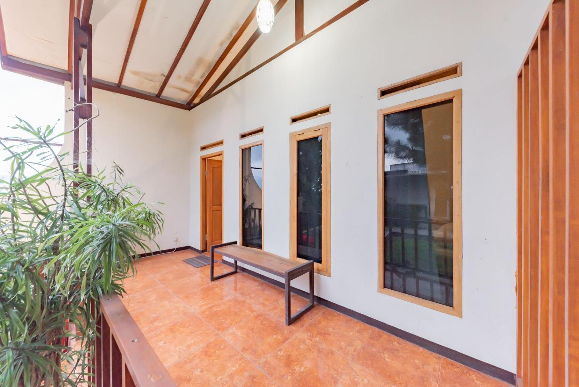 Reddoorz Near Cikole Lembang Hotel Exterior photo
