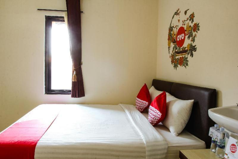 Reddoorz Near Cikole Lembang Hotel Room photo